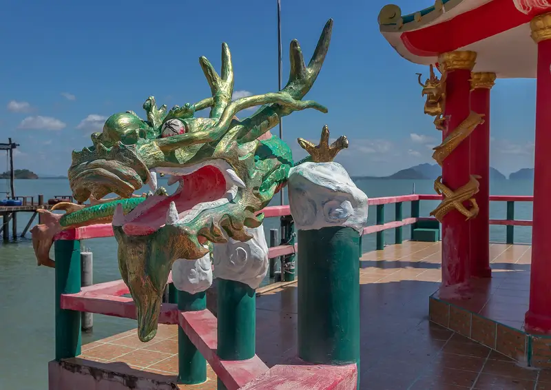 Dragon sculpture at the Chinese shrine in Lanta Old Town